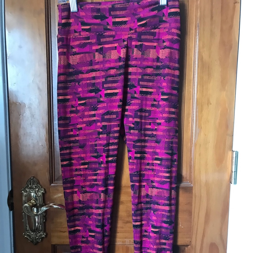 O/S Lularoe leggings.